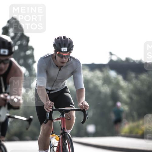 21.06.2026 - 29. Vierlanden-Triathlon H.Heesch http://msf.ph/oto/9855700 21.06.2026 08:55:02 Radfahren 34, 39 meine-sportfotos.de