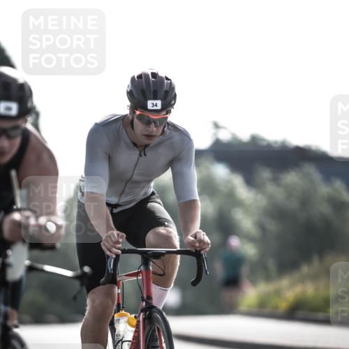 21.06.2026 - 29. Vierlanden-Triathlon H.Heesch http://msf.ph/oto/9855701 21.06.2026 08:55:02 Radfahren 34, 39 meine-sportfotos.de