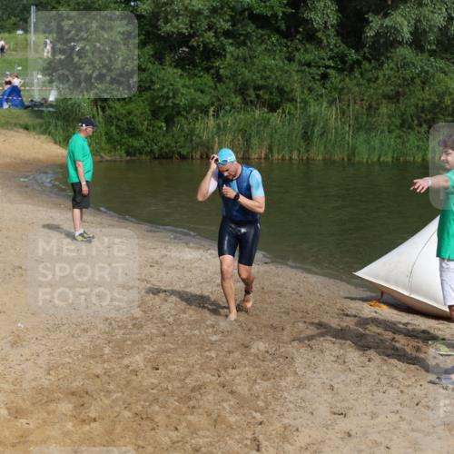 21.06.2026 - 29. Vierlanden-Triathlon Andreas Tolksdorf http://msf.ph/oto/9855710 21.06.2026 08:53:28 Schwimmen 15, 70 meine-sportfotos.de