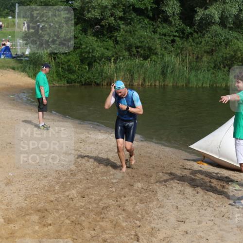 21.06.2026 - 29. Vierlanden-Triathlon Andreas Tolksdorf http://msf.ph/oto/9855713 21.06.2026 08:53:28 Schwimmen 15, 70 meine-sportfotos.de