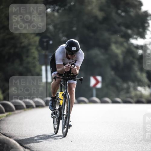 21.06.2026 - 29. Vierlanden-Triathlon H.Heesch http://msf.ph/oto/9855729 21.06.2026 08:55:37 Radfahren 165, 174 meine-sportfotos.de