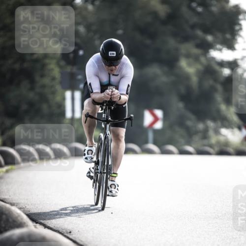 21.06.2026 - 29. Vierlanden-Triathlon H.Heesch http://msf.ph/oto/9855908 21.06.2026 08:56:55 Radfahren 136, 220 meine-sportfotos.de