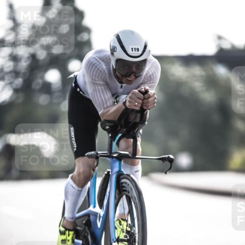 21.06.2026 - 29. Vierlanden-Triathlon H.Heesch http://msf.ph/oto/9856043 21.06.2026 08:57:58 Radfahren 40, 90, 119 meine-sportfotos.de