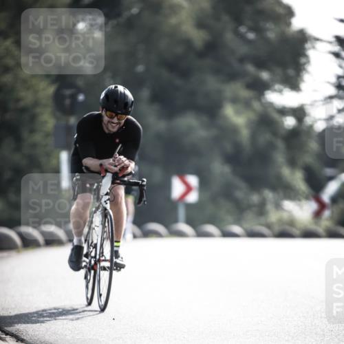 21.06.2026 - 29. Vierlanden-Triathlon H.Heesch http://msf.ph/oto/9856051 21.06.2026 08:58:02 Radfahren 40, 90 meine-sportfotos.de
