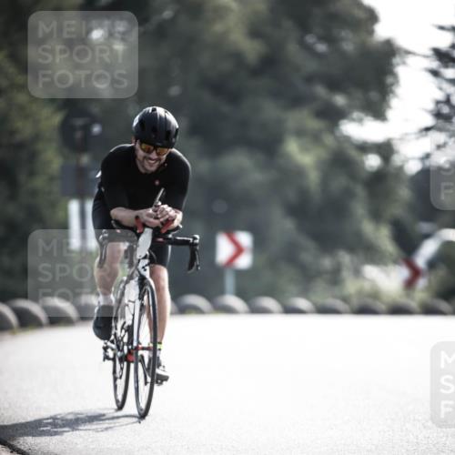 21.06.2026 - 29. Vierlanden-Triathlon H.Heesch http://msf.ph/oto/9856053 21.06.2026 08:58:02 Radfahren 40, 90 meine-sportfotos.de