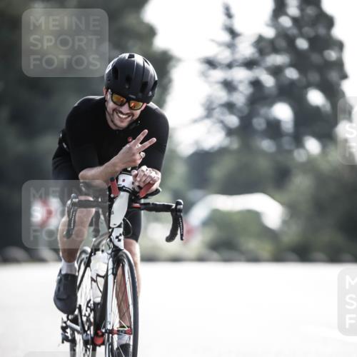 21.06.2026 - 29. Vierlanden-Triathlon H.Heesch http://msf.ph/oto/9856069 21.06.2026 08:58:03 Radfahren 40, 90 meine-sportfotos.de