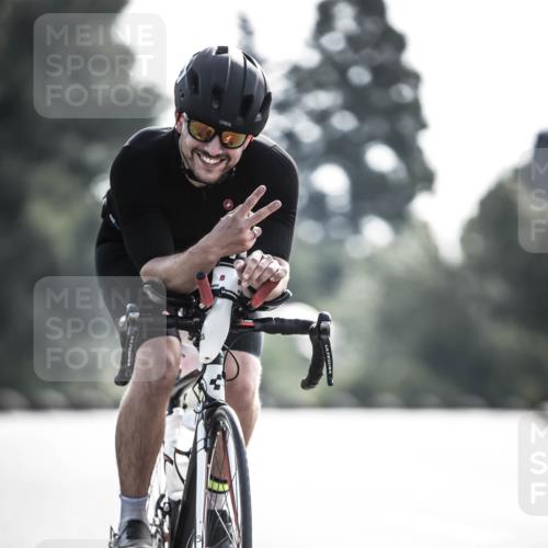 21.06.2026 - 29. Vierlanden-Triathlon H.Heesch http://msf.ph/oto/9856074 21.06.2026 08:58:03 Radfahren 40, 90 meine-sportfotos.de