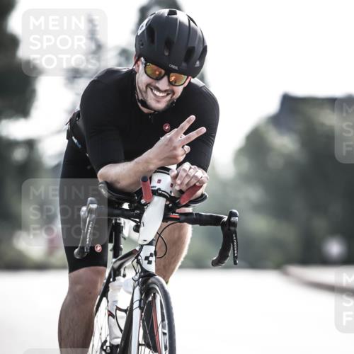 21.06.2026 - 29. Vierlanden-Triathlon H.Heesch http://msf.ph/oto/9856077 21.06.2026 08:58:03 Radfahren 40, 90 meine-sportfotos.de
