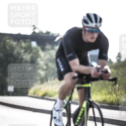 21.06.2026 - 29. Vierlanden-Triathlon H.Heesch http://msf.ph/oto/9856206 21.06.2026 08:59:04 Radfahren 83, 86, 130 meine-sportfotos.de