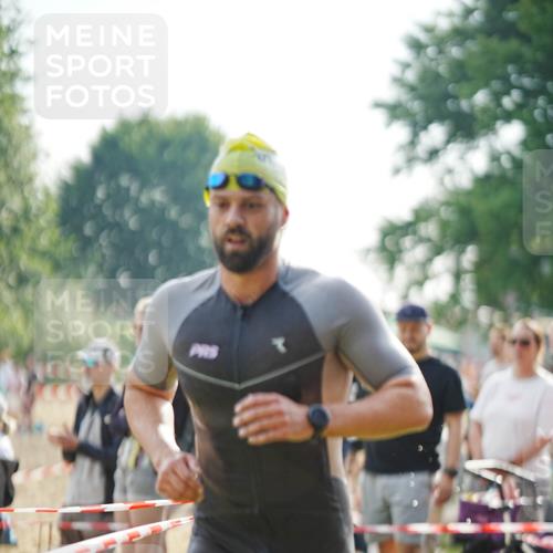 21.06.2026 - 29. Vierlanden-Triathlon LAZAROV Photography http://msf.ph/oto/9856453 21.06.2026 08:33:37 Schwimmen 9 meine-sportfotos.de