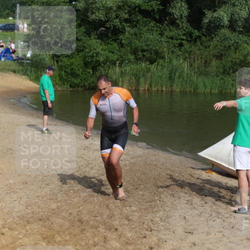 21.06.2026 - 29. Vierlanden-Triathlon Andreas Tolksdorf http://msf.ph/oto/9856474 21.06.2026 08:57:30 Schwimmen 120 meine-sportfotos.de