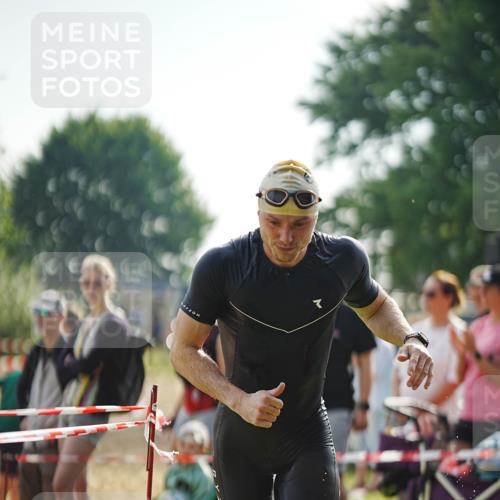 21.06.2026 - 29. Vierlanden-Triathlon LAZAROV Photography http://msf.ph/oto/9856537 21.06.2026 08:37:26 Schwimmen 46 meine-sportfotos.de