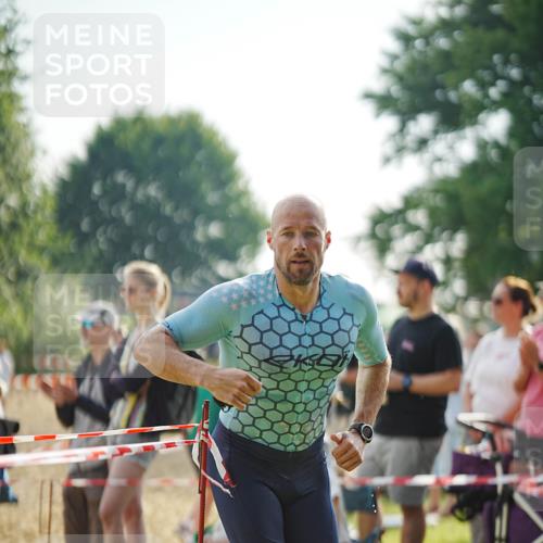 21.06.2026 - 29. Vierlanden-Triathlon LAZAROV Photography http://msf.ph/oto/9856542 21.06.2026 08:37:29 Schwimmen 46, 107 meine-sportfotos.de