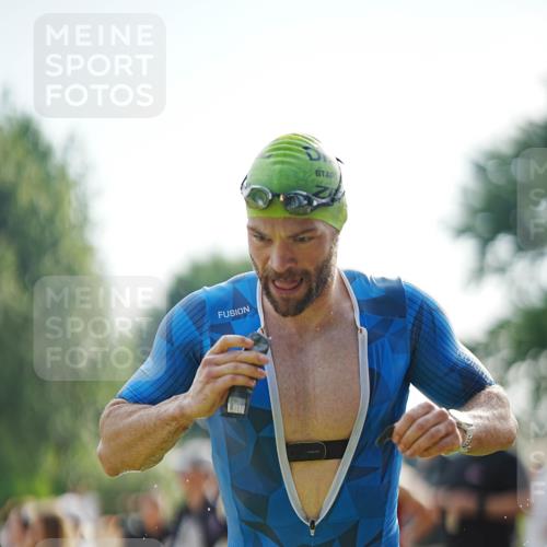 21.06.2026 - 29. Vierlanden-Triathlon LAZAROV Photography http://msf.ph/oto/9856578 21.06.2026 08:37:46 Schwimmen 36 meine-sportfotos.de