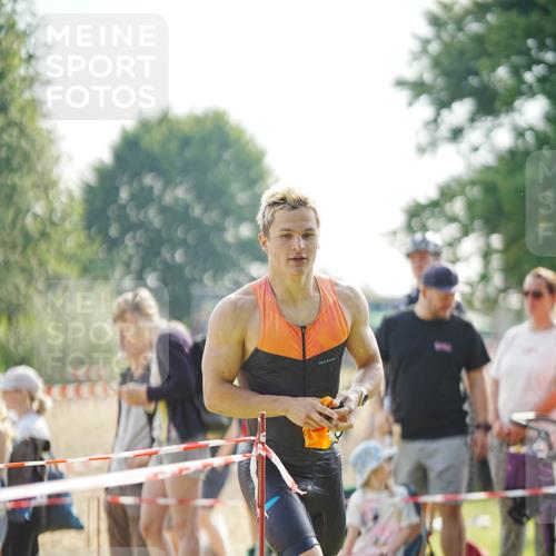 21.06.2026 - 29. Vierlanden-Triathlon LAZAROV Photography http://msf.ph/oto/9856610 21.06.2026 08:39:41 Schwimmen 3, 106 meine-sportfotos.de