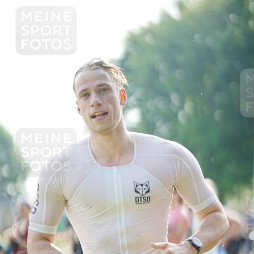 21.06.2026 - 29. Vierlanden-Triathlon LAZAROV Photography http://msf.ph/oto/9856658 21.06.2026 08:40:05 Schwimmen 7, 103 meine-sportfotos.de