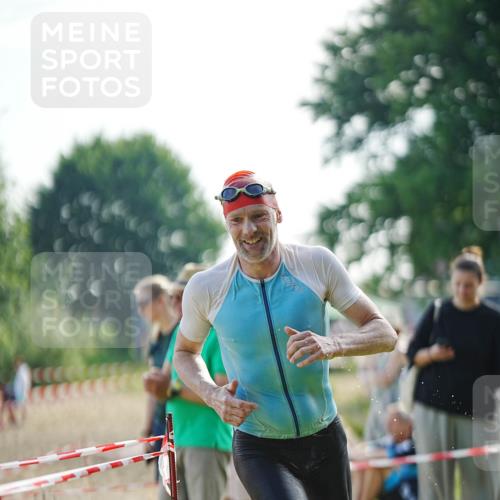 21.06.2026 - 29. Vierlanden-Triathlon LAZAROV Photography http://msf.ph/oto/9856781 21.06.2026 08:50:22 Schwimmen 115, 139 meine-sportfotos.de