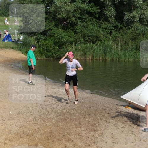 21.06.2026 - 29. Vierlanden-Triathlon Andreas Tolksdorf http://msf.ph/oto/9856788 21.06.2026 08:58:44 Schwimmen 275 meine-sportfotos.de