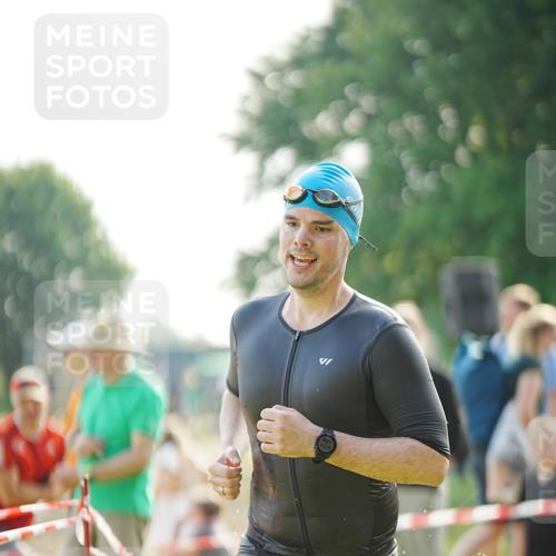 21.06.2026 - 29. Vierlanden-Triathlon LAZAROV Photography http://msf.ph/oto/9856854 21.06.2026 08:51:11 Schwimmen 71 meine-sportfotos.de