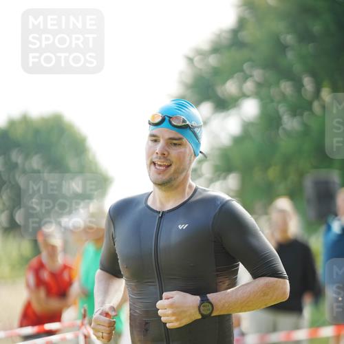 21.06.2026 - 29. Vierlanden-Triathlon LAZAROV Photography http://msf.ph/oto/9856856 21.06.2026 08:51:11 Schwimmen 71 meine-sportfotos.de