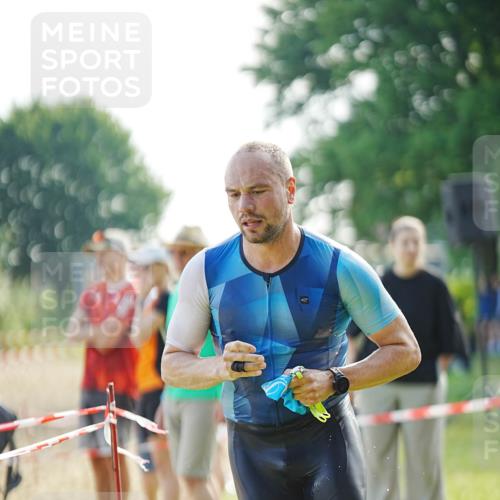 21.06.2026 - 29. Vierlanden-Triathlon LAZAROV Photography http://msf.ph/oto/9856968 21.06.2026 08:53:35 Schwimmen 70 meine-sportfotos.de