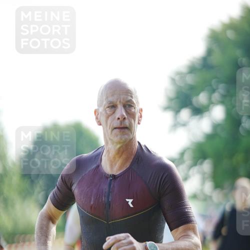 21.06.2026 - 29. Vierlanden-Triathlon LAZAROV Photography http://msf.ph/oto/9856993 21.06.2026 08:53:59 Schwimmen 122, 124, 126 meine-sportfotos.de