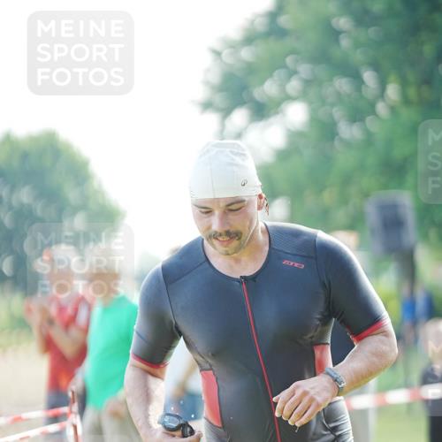 21.06.2026 - 29. Vierlanden-Triathlon LAZAROV Photography http://msf.ph/oto/9857035 21.06.2026 08:54:26 Schwimmen 93 meine-sportfotos.de