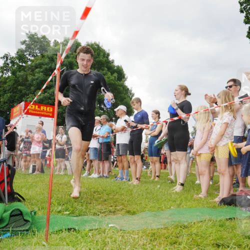 21.06.2026 - 29. Vierlanden-Triathlon LAZAROV Photography http://msf.ph/oto/9857353 21.06.2026 09:56:40 Schwimmen 306, 354 meine-sportfotos.de