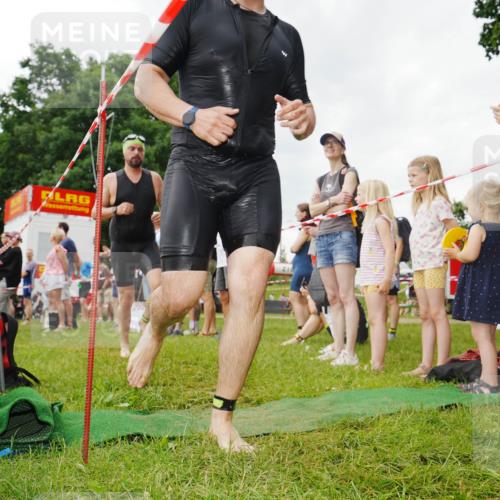 21.06.2026 - 29. Vierlanden-Triathlon LAZAROV Photography http://msf.ph/oto/9857415 21.06.2026 10:00:52 Schwimmen 330, 357 meine-sportfotos.de
