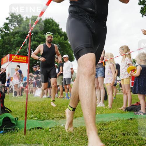 21.06.2026 - 29. Vierlanden-Triathlon LAZAROV Photography http://msf.ph/oto/9857416 21.06.2026 10:00:52 Schwimmen 330, 357 meine-sportfotos.de