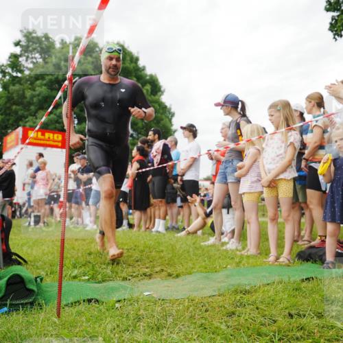 21.06.2026 - 29. Vierlanden-Triathlon LAZAROV Photography http://msf.ph/oto/9857430 21.06.2026 10:04:15 Schwimmen 420, 454 meine-sportfotos.de