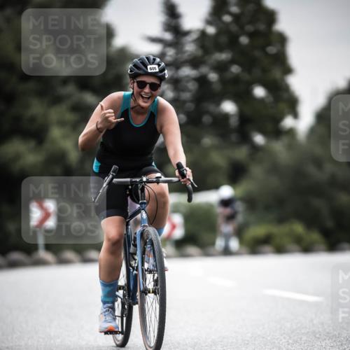 21.06.2026 - 29. Vierlanden-Triathlon H.Heesch http://msf.ph/oto/9857507 21.06.2026 10:29:39 Radfahren 14, 524, 557, 605 meine-sportfotos.de