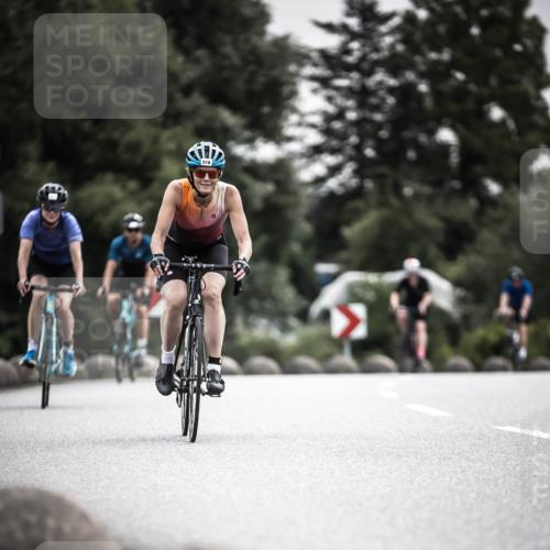 21.06.2026 - 29. Vierlanden-Triathlon H.Heesch http://msf.ph/oto/9857643 21.06.2026 10:29:48 Radfahren 22, 113, 518, 548, 557, 571 meine-sportfotos.de