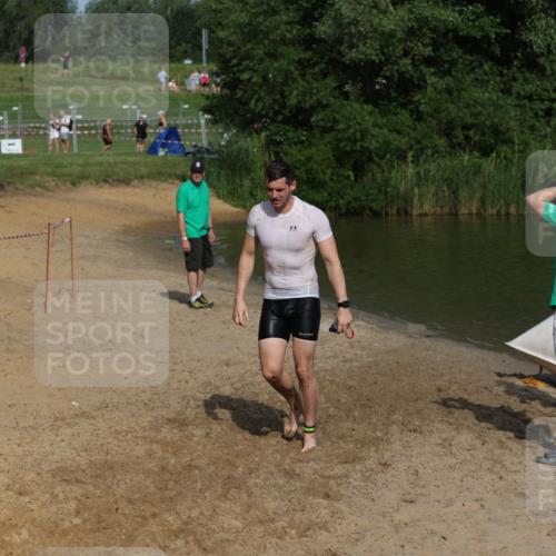 21.06.2026 - 29. Vierlanden-Triathlon Andreas Tolksdorf http://msf.ph/oto/9857657 21.06.2026 09:01:00 Schwimmen 74, 140 meine-sportfotos.de