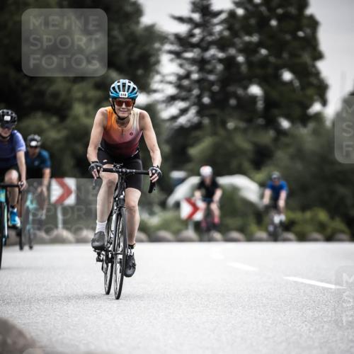 21.06.2026 - 29. Vierlanden-Triathlon H.Heesch http://msf.ph/oto/9857669 21.06.2026 10:29:48 Radfahren 22, 113, 518, 548, 557, 571 meine-sportfotos.de