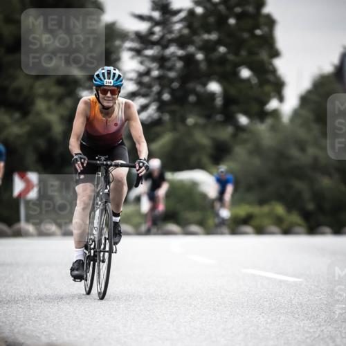 21.06.2026 - 29. Vierlanden-Triathlon H.Heesch http://msf.ph/oto/9857679 21.06.2026 10:29:48 Radfahren 22, 113, 518, 548, 557, 571 meine-sportfotos.de