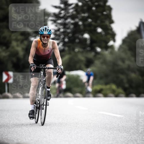 21.06.2026 - 29. Vierlanden-Triathlon H.Heesch http://msf.ph/oto/9857681 21.06.2026 10:29:48 Radfahren 22, 113, 518, 548, 557, 571 meine-sportfotos.de