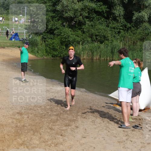 21.06.2026 - 29. Vierlanden-Triathlon Andreas Tolksdorf http://msf.ph/oto/9857683 21.06.2026 09:01:28 Schwimmen 64 meine-sportfotos.de