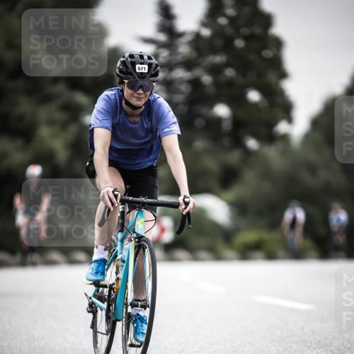 21.06.2026 - 29. Vierlanden-Triathlon H.Heesch http://msf.ph/oto/9857714 21.06.2026 10:29:50 Radfahren 22, 113, 518, 548, 571 meine-sportfotos.de
