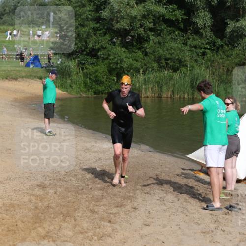 21.06.2026 - 29. Vierlanden-Triathlon Andreas Tolksdorf http://msf.ph/oto/9857726 21.06.2026 09:01:28 Schwimmen 64 meine-sportfotos.de