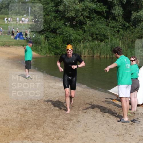 21.06.2026 - 29. Vierlanden-Triathlon Andreas Tolksdorf http://msf.ph/oto/9857758 21.06.2026 09:01:28 Schwimmen 64 meine-sportfotos.de
