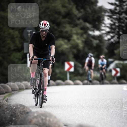 21.06.2026 - 29. Vierlanden-Triathlon H.Heesch http://msf.ph/oto/9857764 21.06.2026 10:29:53 Radfahren Ü, 22, 56, 113, 492, 502, 518, 548, 571 meine-sportfotos.de