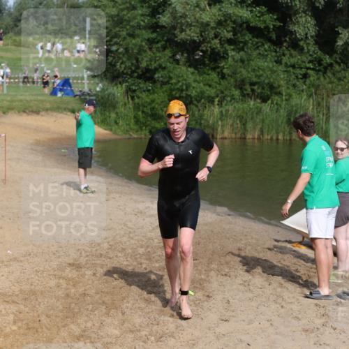 21.06.2026 - 29. Vierlanden-Triathlon Andreas Tolksdorf http://msf.ph/oto/9857765 21.06.2026 09:01:29 Schwimmen 64 meine-sportfotos.de
