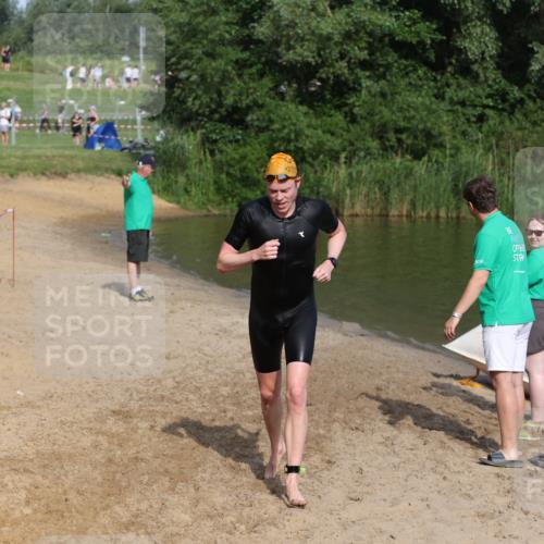 21.06.2026 - 29. Vierlanden-Triathlon Andreas Tolksdorf http://msf.ph/oto/9857767 21.06.2026 09:01:29 Schwimmen 64 meine-sportfotos.de