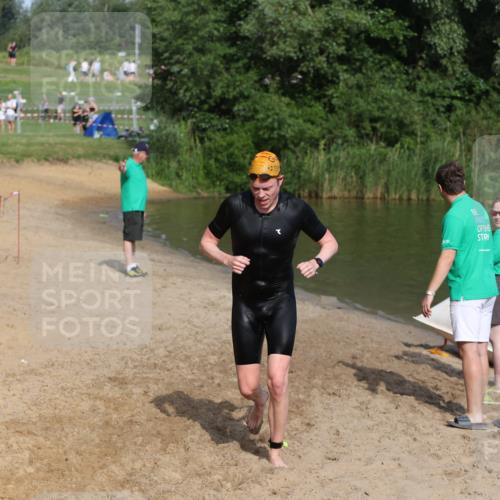 21.06.2026 - 29. Vierlanden-Triathlon Andreas Tolksdorf http://msf.ph/oto/9857778 21.06.2026 09:01:29 Schwimmen 64 meine-sportfotos.de
