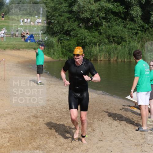 21.06.2026 - 29. Vierlanden-Triathlon Andreas Tolksdorf http://msf.ph/oto/9857785 21.06.2026 09:01:30 Schwimmen 64 meine-sportfotos.de