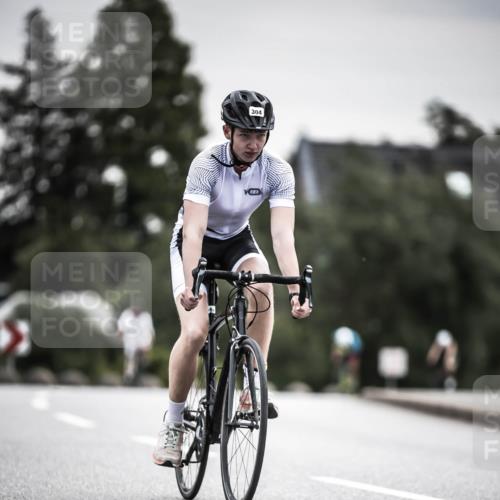 21.06.2026 - 29. Vierlanden-Triathlon H.Heesch http://msf.ph/oto/9857942 21.06.2026 10:30:05 Radfahren 2, 72, 274, 284, 304, 497, 572 meine-sportfotos.de