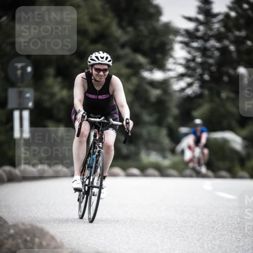 21.06.2026 - 29. Vierlanden-Triathlon H.Heesch http://msf.ph/oto/9858162 21.06.2026 10:30:23 Radfahren 355, 522, 527, 570 meine-sportfotos.de