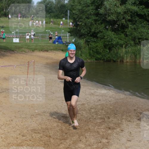 21.06.2026 - 29. Vierlanden-Triathlon Andreas Tolksdorf http://msf.ph/oto/9858281 21.06.2026 09:02:38 Schwimmen 128 meine-sportfotos.de