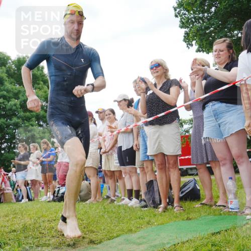 21.06.2026 - 29. Vierlanden-Triathlon LAZAROV Photography http://msf.ph/oto/9858362 21.06.2026 10:55:34 Schwimmen 686 meine-sportfotos.de